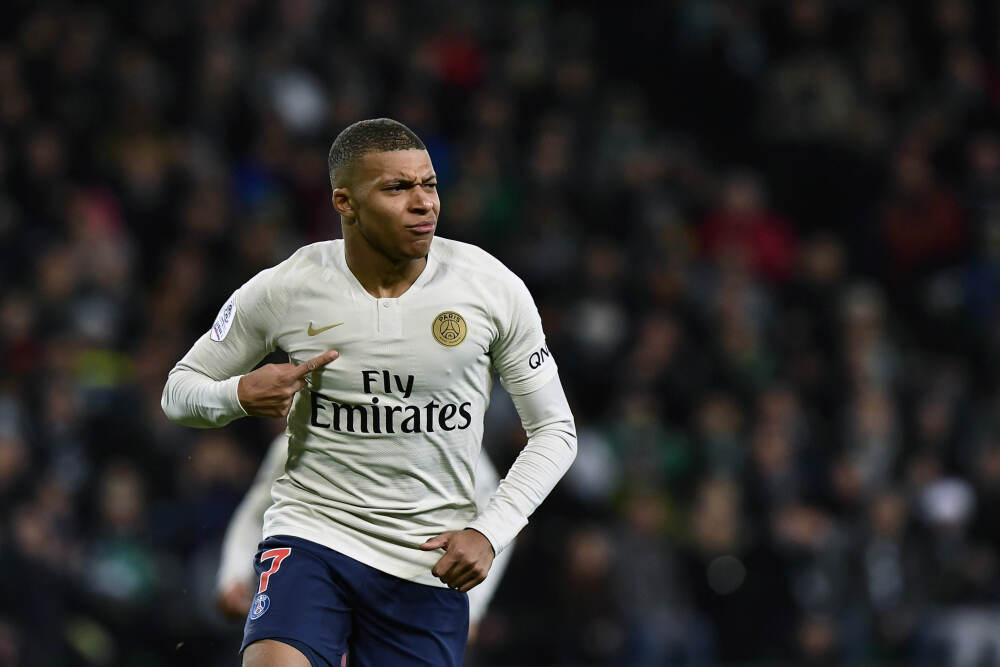 网友说她家比熊眼睛很小，我一看……哈哈哈哈！